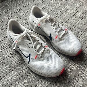 MENS White Pegasus 40 Running Shoes size 11